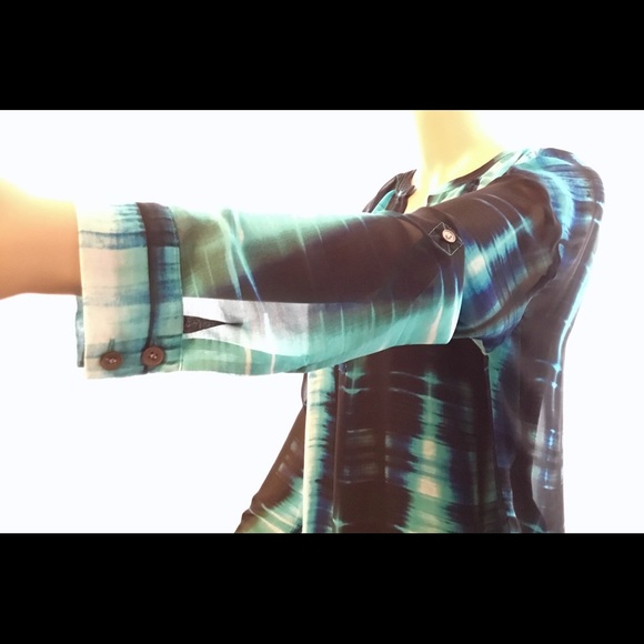 ❌SOLD❌ Vince Camuto sheer long sleeve blouse/cover - Picture 4 of 8